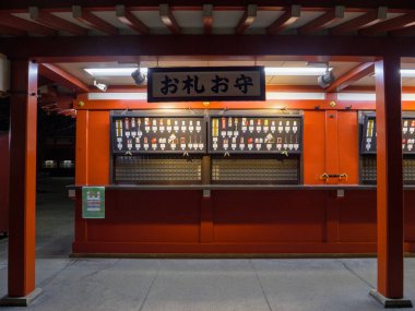 Tokyo, Japonya - 24.2.20: Akşamları Sensoji, çok az ziyaretçiyle