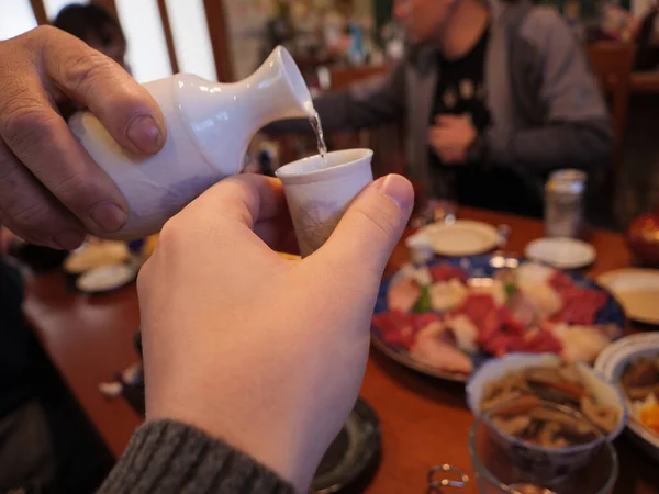 Bordet dukas för en traditionell nyårsmiddag i Japan — Stockfoto