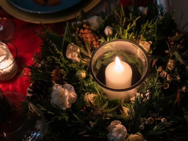 겨울 기념행사를 위해 아름다운 마련 된 식탁 — 스톡 사진