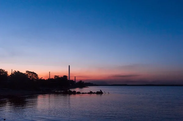 Wybrzeże Komin Fabryki Wschodzie Słońca Mariupol Ukraina — Zdjęcie stockowe