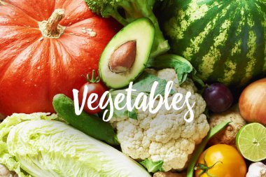 Çeşitli ham organik sebze ile kompozisyon. Üstten Görünüm