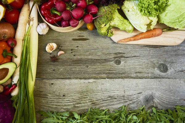 Verduras Frescas Crudas Sobre Fondo Madera Copia Espacio Para Texto — Foto de Stock