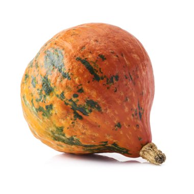 Taze organik portakal balkabağı beyaz arka plan üzerinde izole 