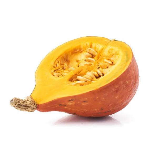 Mitad Naranja Orgánica Fresca Calabaza Aislada Sobre Fondo Blanco — Foto de Stock