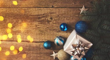 Noel süslemeleri ve hediye kutuları