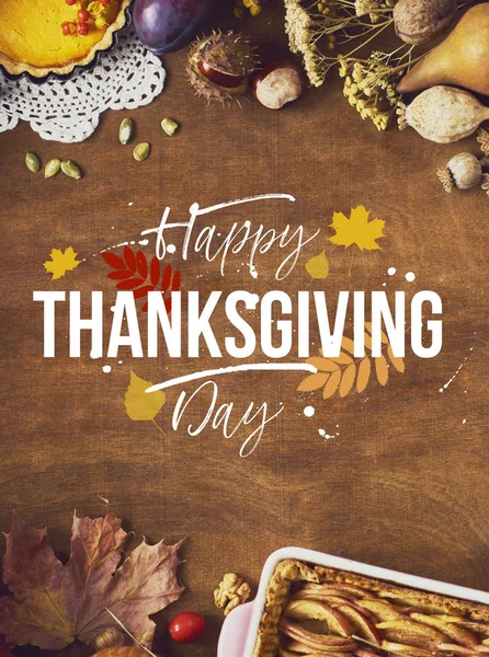 Thanksgiving Achtergrond Met Herfst Groenten Kalebassen Een Rustieke Houten Tafel — Stockfoto
