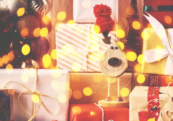 ギフトボックス付きホリデークリスマスの背景 — ストック写真