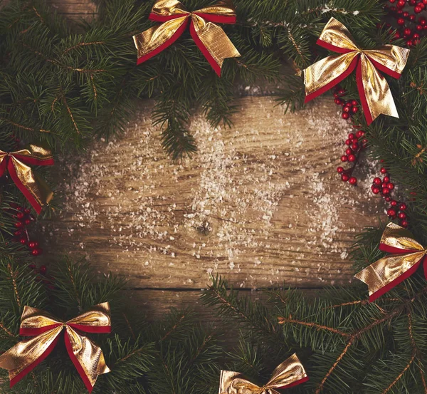 Árbol Navidad Nieve Sobre Tabla Madera — Foto de Stock