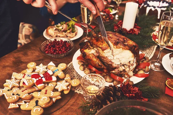 Vista Alto Angolo Del Tavolo Servito Cena Natale Famiglia — Foto Stock