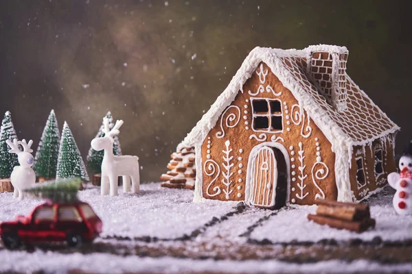 Zelfgemaakte Peperkoek Huis Kerst Concept Peperkoek Huis Cookies Kleine Auto — Stockfoto