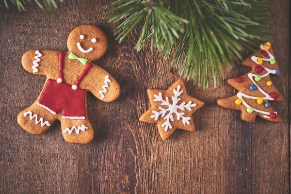 Zelfgemaakte Peperkoek Cookies Kerstboom Houten Achtergrond — Stockfoto