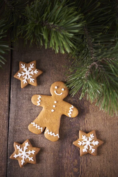 Zelfgemaakte Peperkoek Cookies Kerstboom Houten Achtergrond — Stockfoto