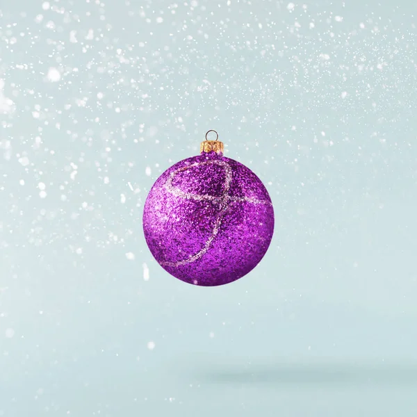 Karácsonyi Concept Kreatív Karácsony Koncepció Által Elesik Levegő Csillogó Csecsebecse — Stock Fotó