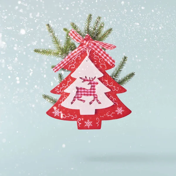 Χριστουγεννιάτικη Ιδέα Δημιουργική Σύλληψη Χριστουγέννων Πραγματοποίησε Πέφτουν Αέρα Χριστουγεννιάτικο Δέντρο — Φωτογραφία Αρχείου