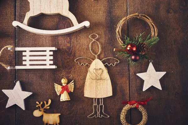 Weihnachtlicher Hintergrund Set Mit Vielen Verschiedenen Holzkugeln Und Spielzeug Auf — Stockfoto