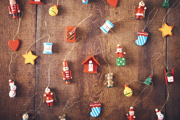 Karácsonyi Háttér Meg Egy Csomó Különböző Színes Kis Játékok Mint — Stock Fotó