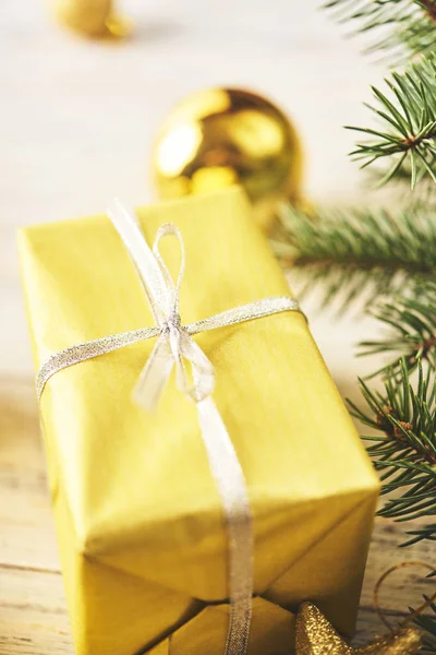 Fundo Natal Árvore Abeto Monte Baubles Ouro Amarelo Natal Caixa — Fotografia de Stock