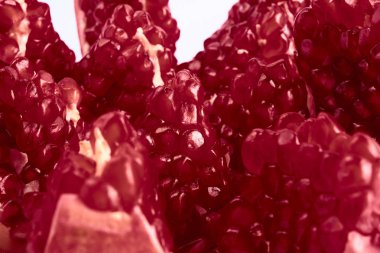 Taze olgun nar. Nar taneleri closeup makro görünümü.