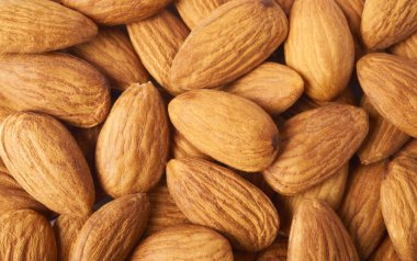 Bir sürü taze çiğ badem. Organik sağlıklı vegan Aperatif. Yakın çekim makro görüntü