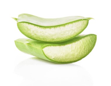 aloe vera beyaz arkaplanda izole