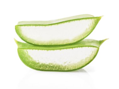 aloe vera beyaz arkaplanda izole
