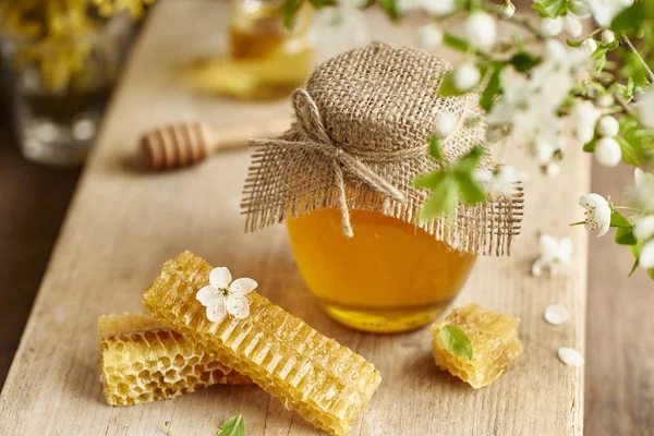 Süße frische hohey im Glas — Stockfoto