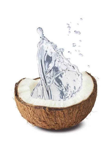 Cracked Kokosnuss mit Wasserspritzern isoliert auf weiß — Stockfoto
