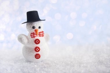 Noel kartı - kırmızı Baubles ve kar yağışı ile kar taneleri