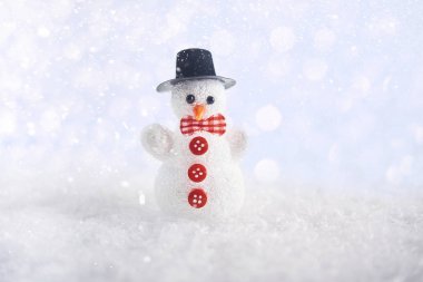 Noel kartı - kırmızı Baubles ve kar yağışı ile kar taneleri