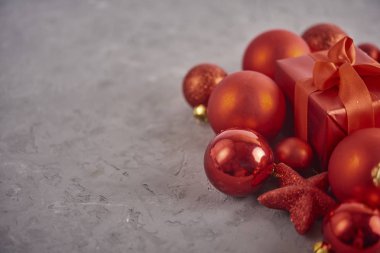 Noel geçmişi. G üzerinde farklı baubles bir sürü ile ayarlayın
