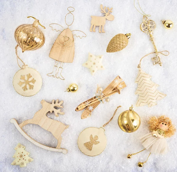 Cartão de Natal. Um monte de bugigangas de ouro de Natal e decoração o — Fotografia de Stock