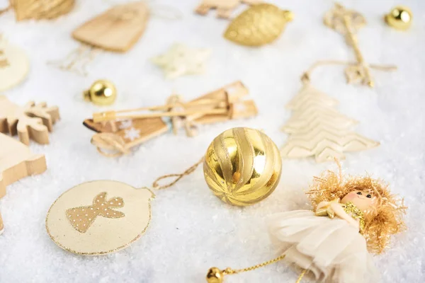 Cartão de Natal. Um monte de bugigangas de ouro de Natal e decoração o — Fotografia de Stock