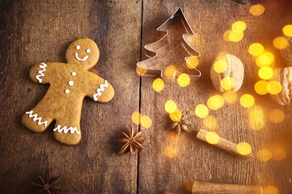 Kerst Achtergrond Kerst Voorbereiding Gingerbread Man Houten Achtergrond — Stockfoto