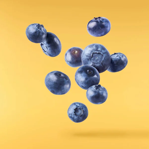 Fresh Raw Blueberries Falling Air Isolated Yellow Background Food Levitation — Stock Photo, Image