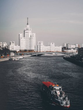 Rus nehir Moskova yakınlarındaki bina