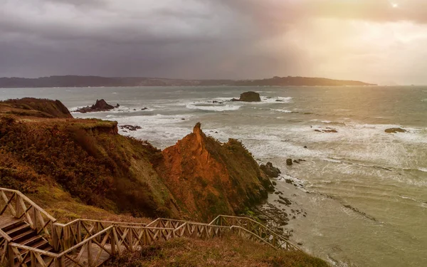 Hermosa Playa Acantilado Increíble Con Escaleras Madera — Foto de Stock