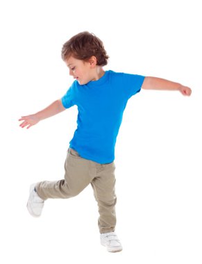 sevimli gülümseyen küçük oğlan mavi tişört beyaz arka plan üzerinde izole.