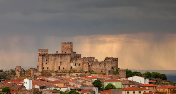 Incrível Castelo Medieval Sobre Céu Por Sol — Fotografia de Stock