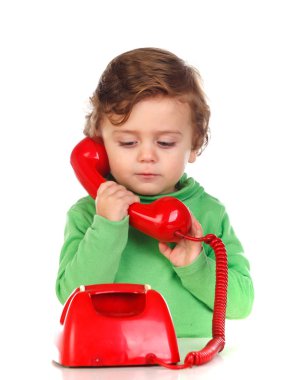kırmızı telefon ile erkek bebek
