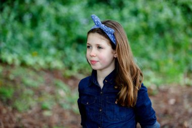 gülümseyen sevimli kız yaz Park 