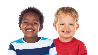 iki sevimli küçük erkek beyaz arka plan üzerinde izole portresi