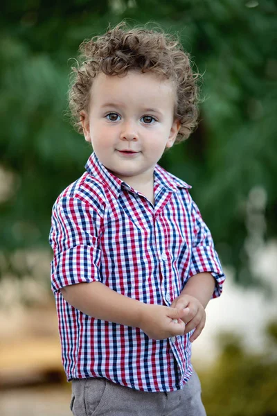 Mooie Baby Met Geruite Shirt Tuin — Stockfoto