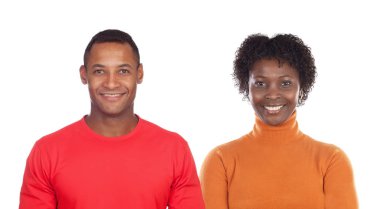 Esmer kadın ve yakışıklı Afrikalı adam beyaz bir arka plan üzerinde izole