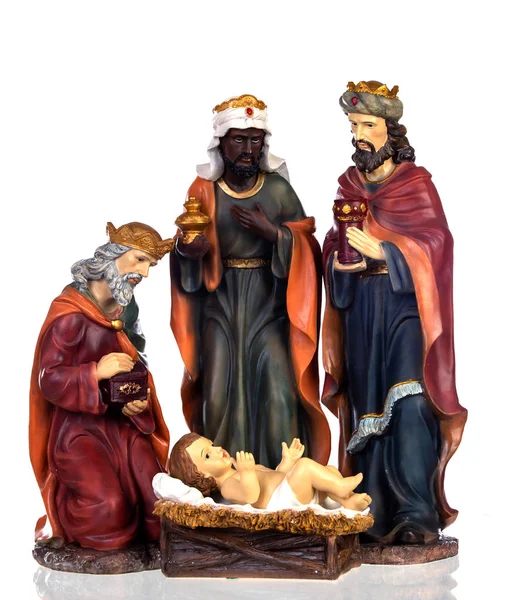 Die Drei Weisen Und Jesuskind Keramikfiguren Isoliert Auf Weißem Hintergrund — Stockfoto