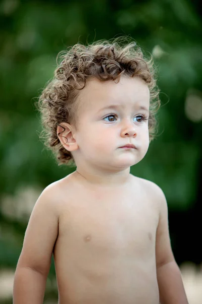 Beautiful Baby Curly Hair Garden Shirt — Stock Photo, Image