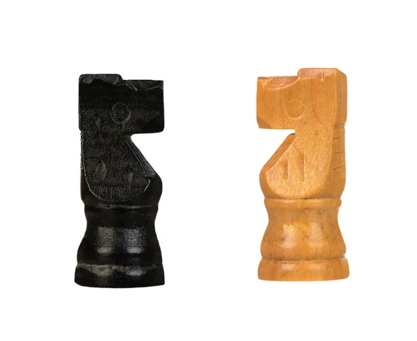 黒と白の騎士に直面 チェスの対称部分 — ストック写真