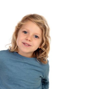 Beyaz arka plan üzerinde izole mavi kazak şirin küçük çocuk