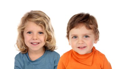 İki sarışın çocuk ararken üzerinde beyaz bir artalanları izole