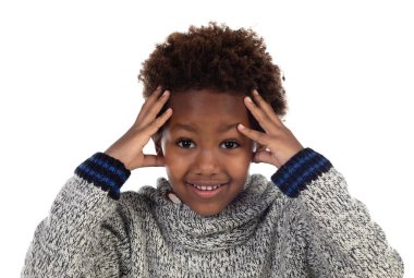 Çok güzel afroamerican çocuk beyaz bir arka plan üzerinde izole düşünme