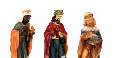 Üç bilge adam. Beyaz arkaplanda izole edilmiş seramik şekiller